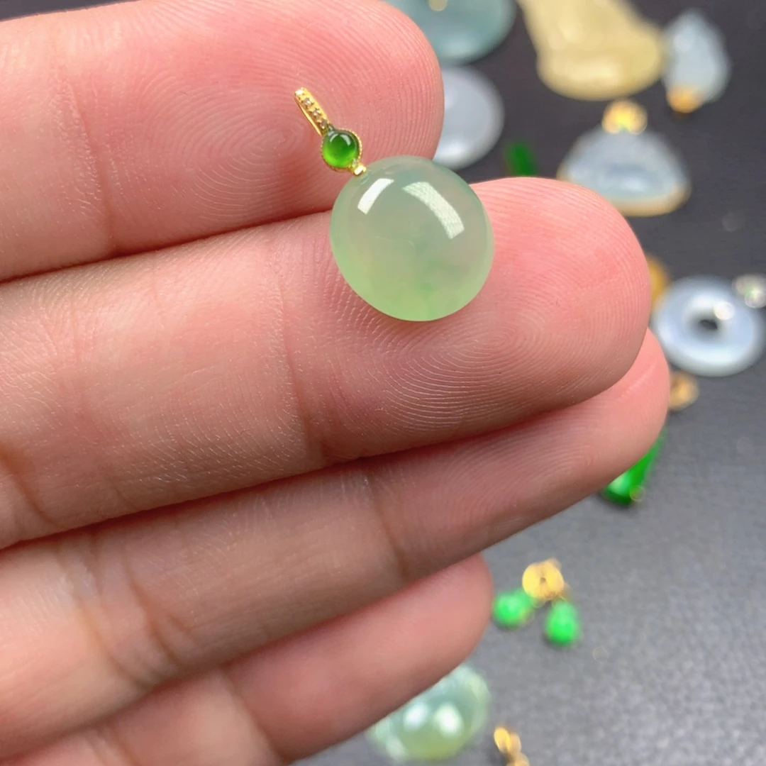 【闪购商品】颈饰18K金镶嵌翡翠翡翠