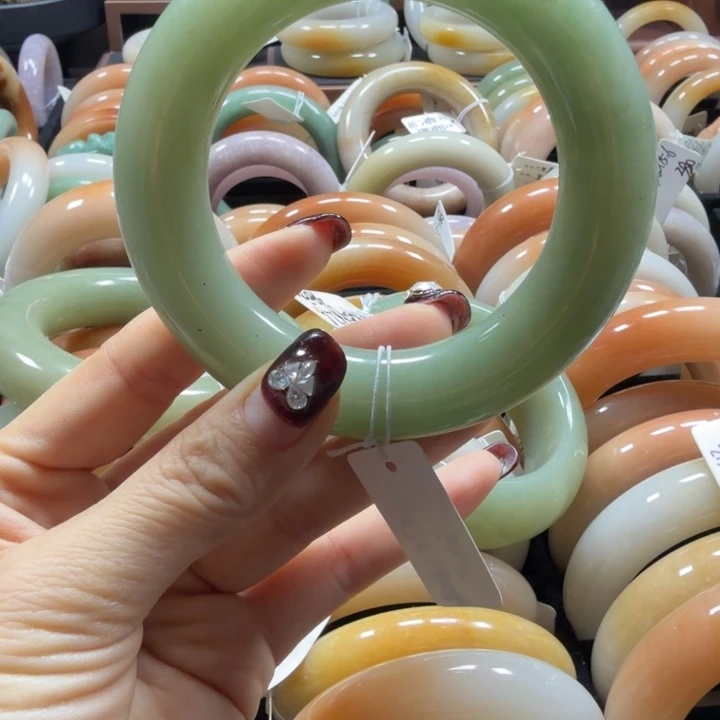 石英质玉未镶嵌手镯