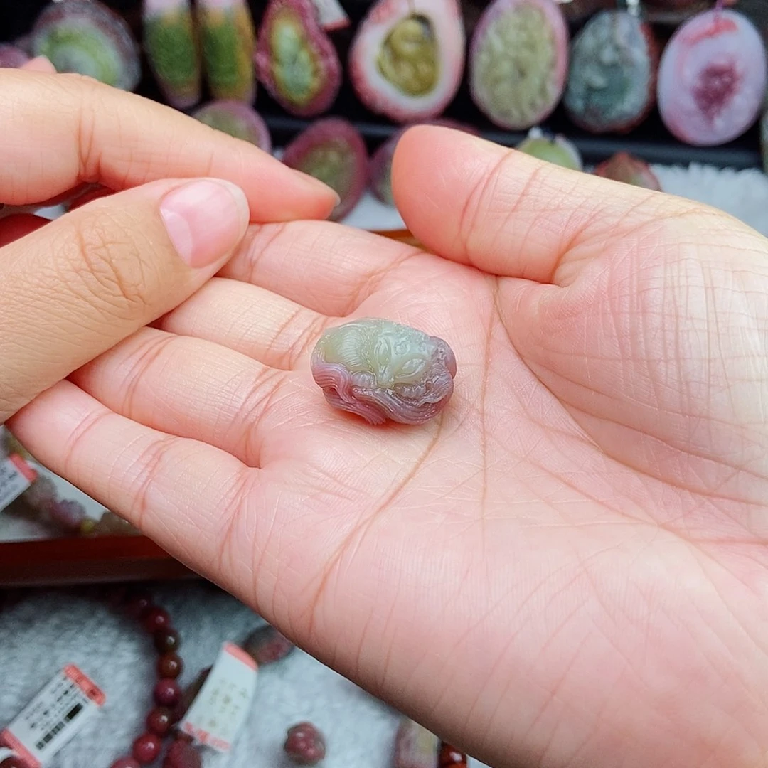 未镶嵌石英质玉（盐源）珠宝半成品B***L