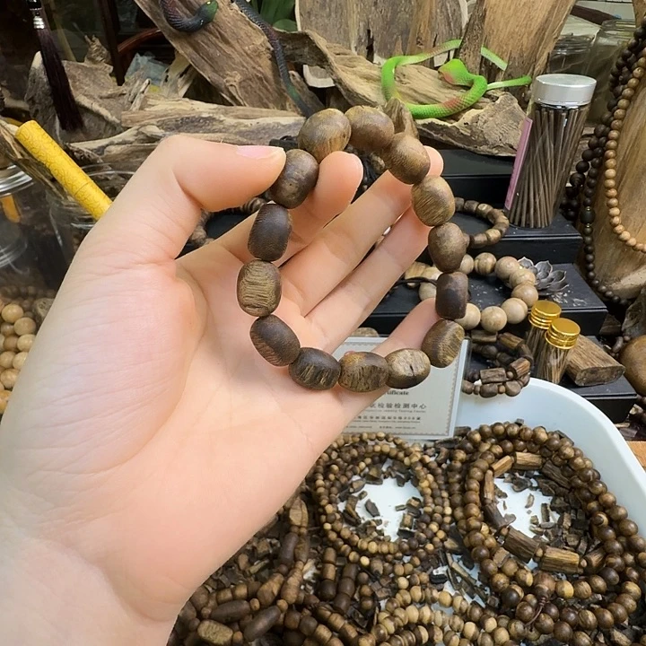 沉香沉香碎屑海南紫棋留疤1.2大11克➕沉香碎屑多样性