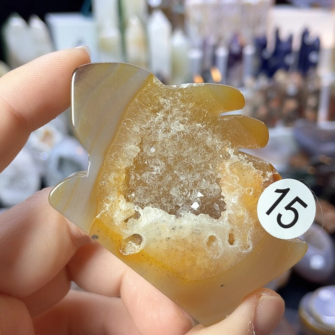 水晶码瑙晶洞小兔儿未镶嵌