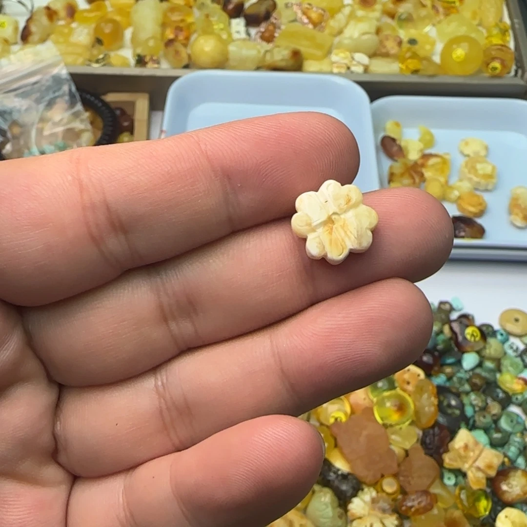 琥珀未镶嵌裸石0.56克