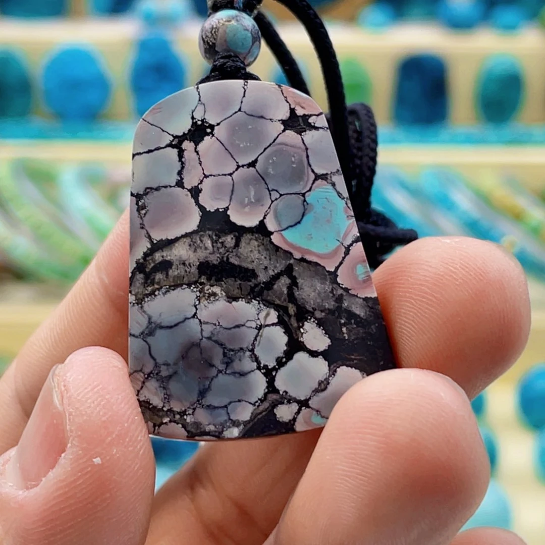 绿松石未镶嵌颈饰