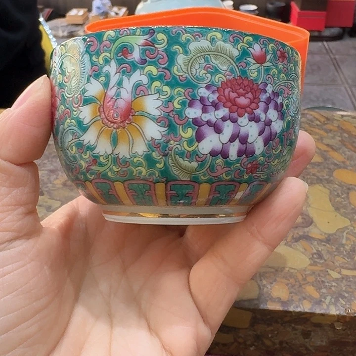 主人杯一个，瓷。品茗的