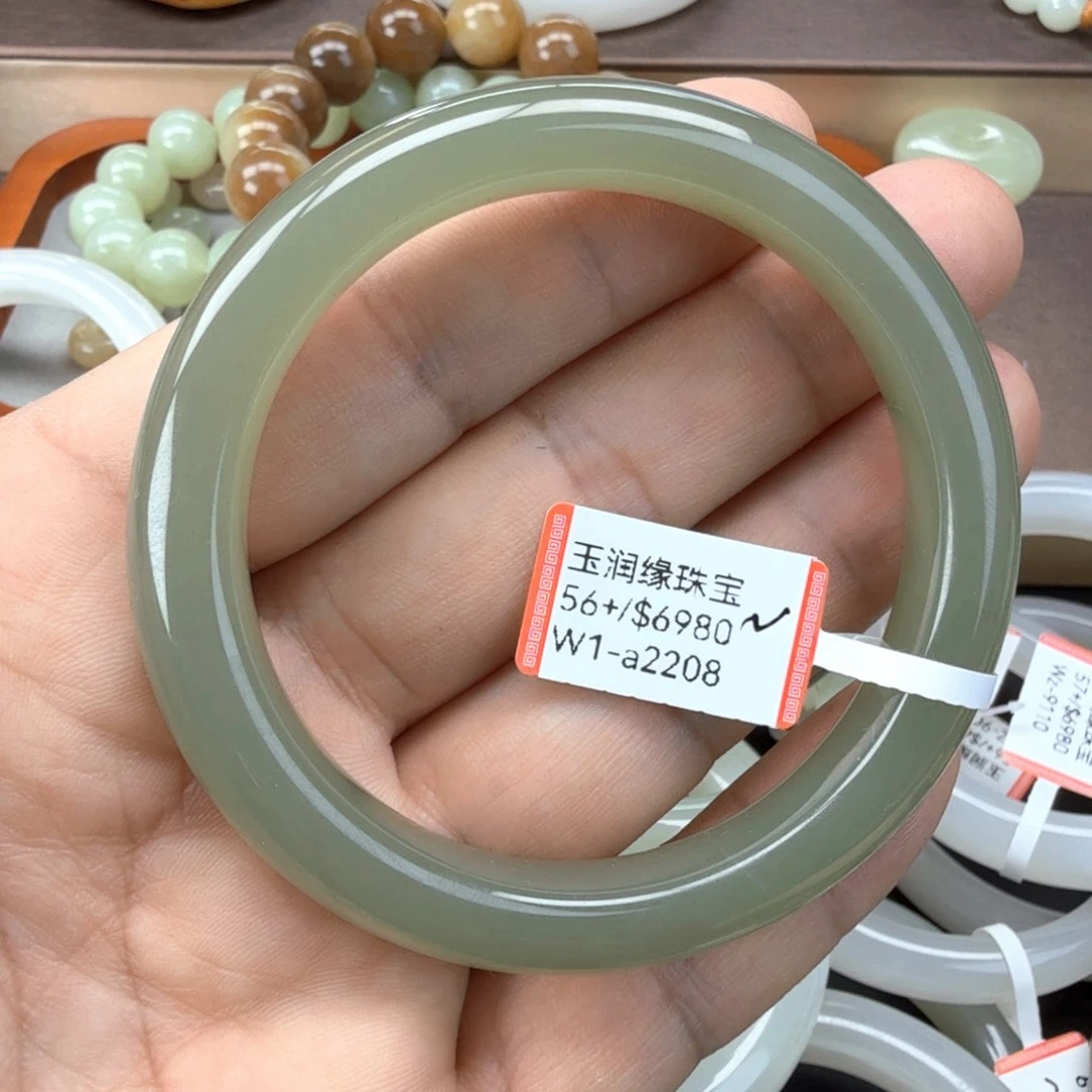 和田玉未镶嵌手镯