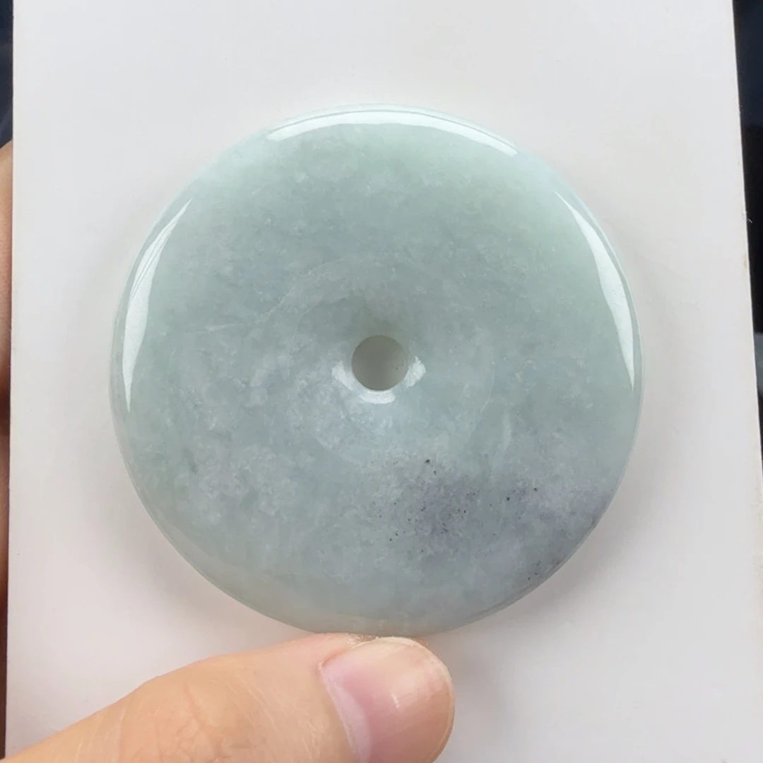 翡翠挂件未镶嵌翡翠