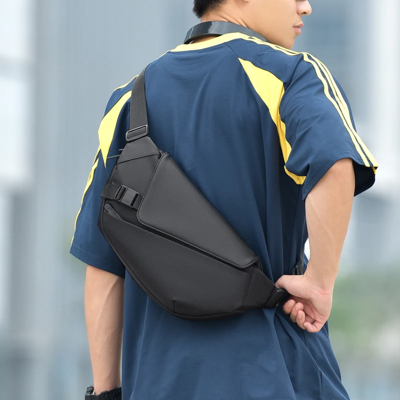男士机能风斜挎包休闲胸包运动骑行包旅行可套拉杆箱小包防水包袋