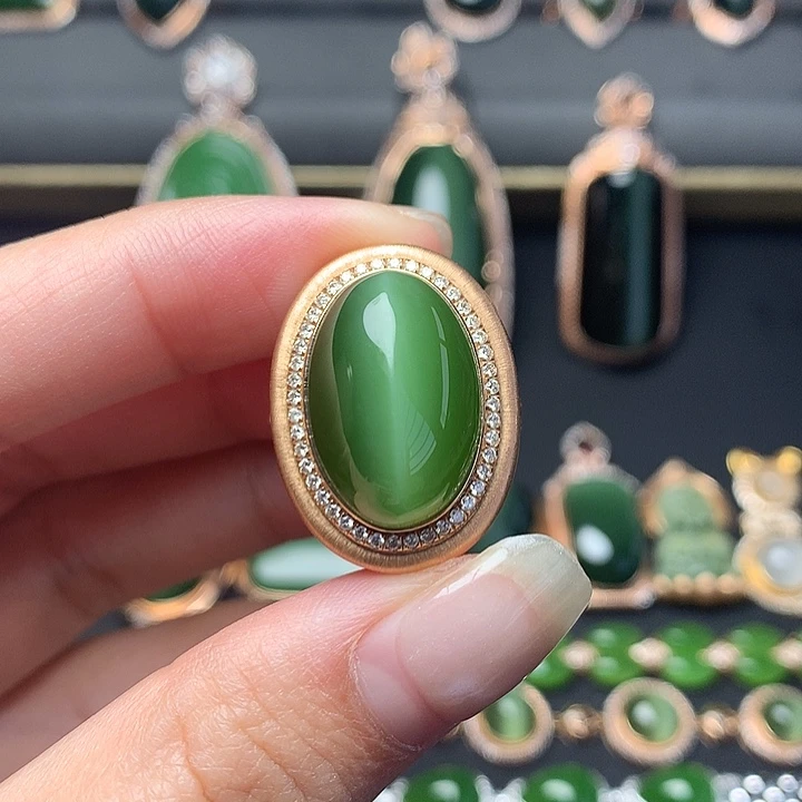 和田玉18K金镶嵌戒指