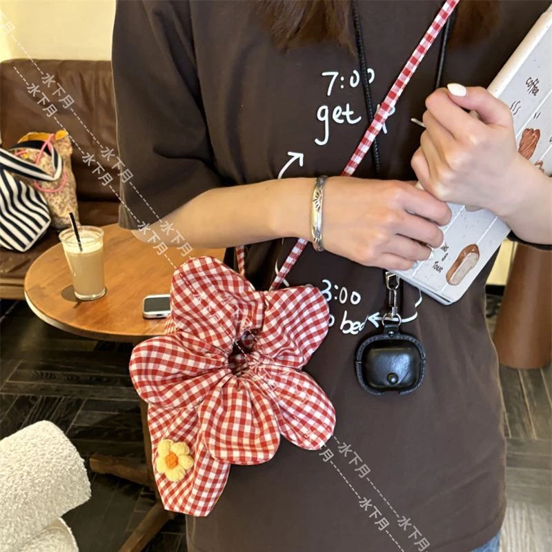 可爱斜跨小花包女式小清新手机包简约格子遛弯单肩包通勤收纳布袋