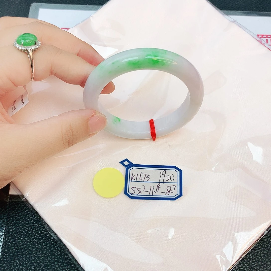 翡翠手镯未镶嵌翡翠手镯