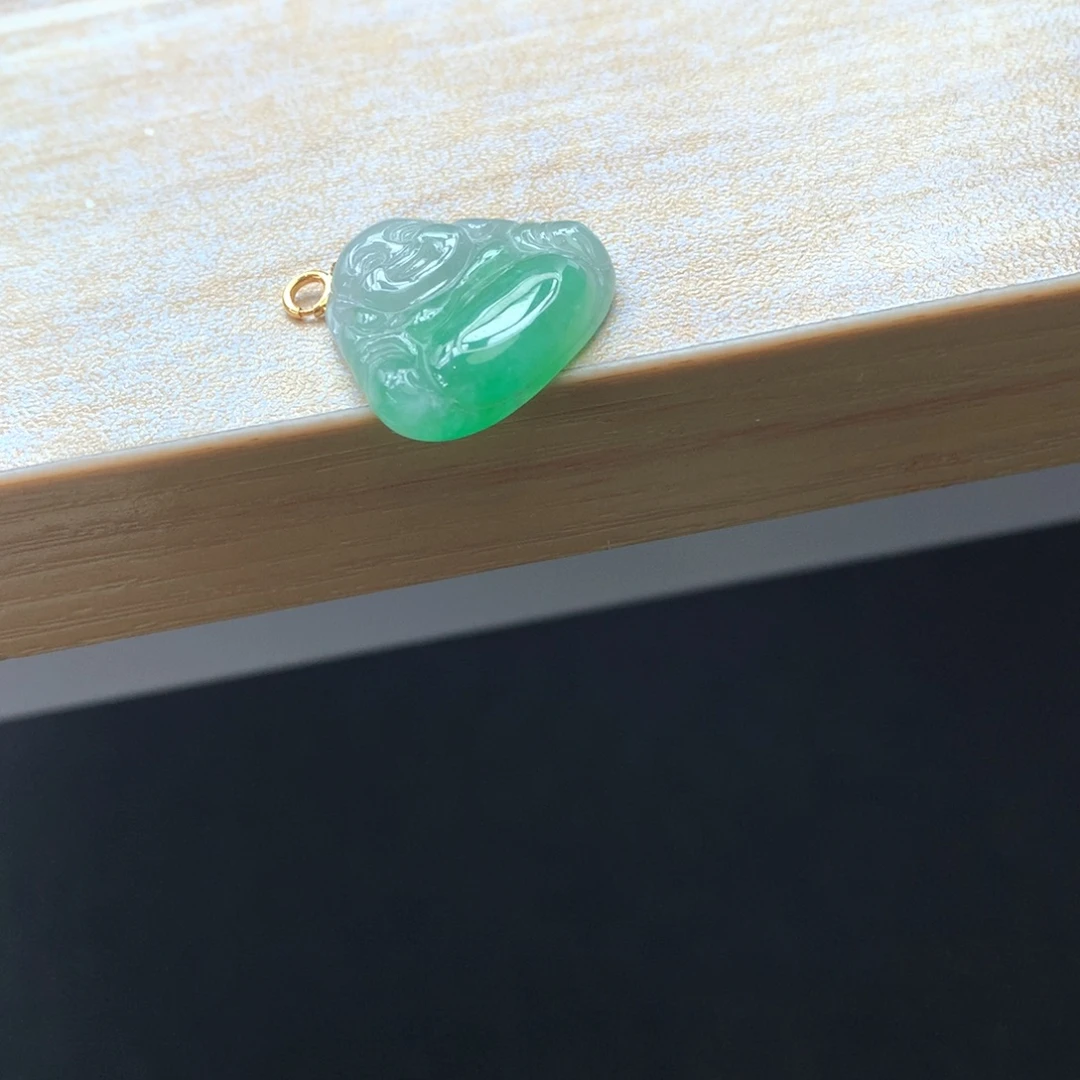 翡翠18K金镶嵌颈饰吊坠
