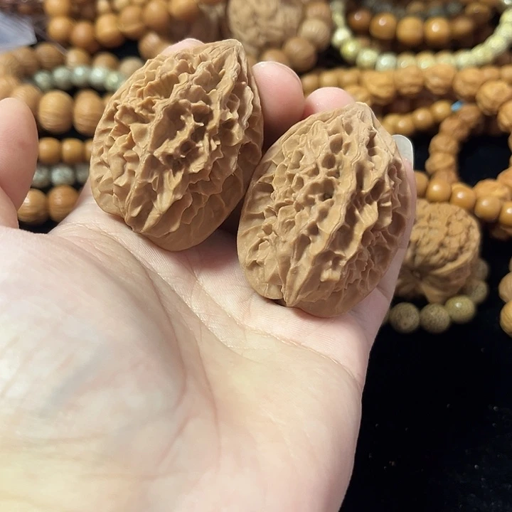 文玩核桃把件39左右瑕疵招财鼠，编号014