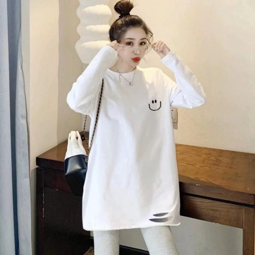 打底衫女2025秋冬新款韩版宽松显瘦大码大白t恤女绣花左笑脸长袖