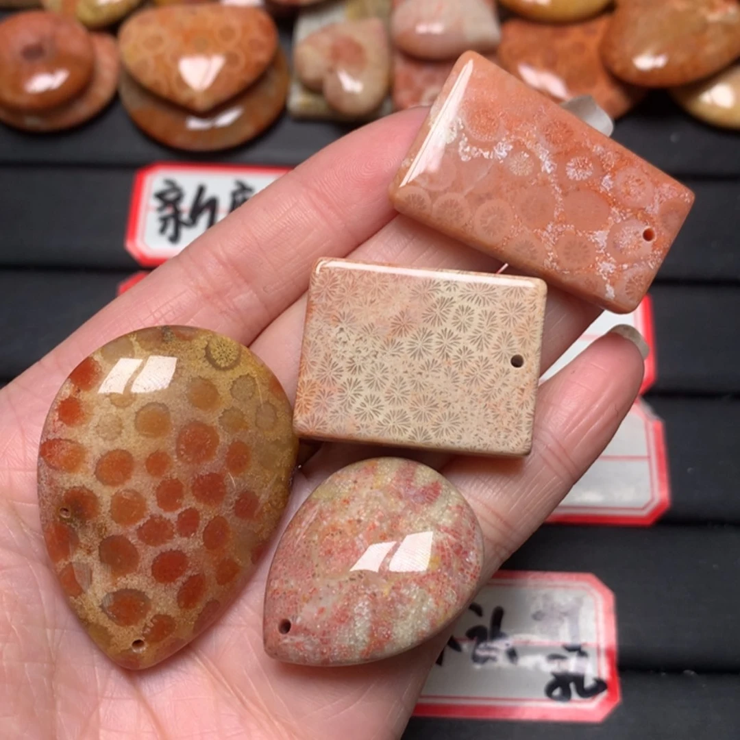 【闪购商品】硅化玉颈饰未镶嵌一**花