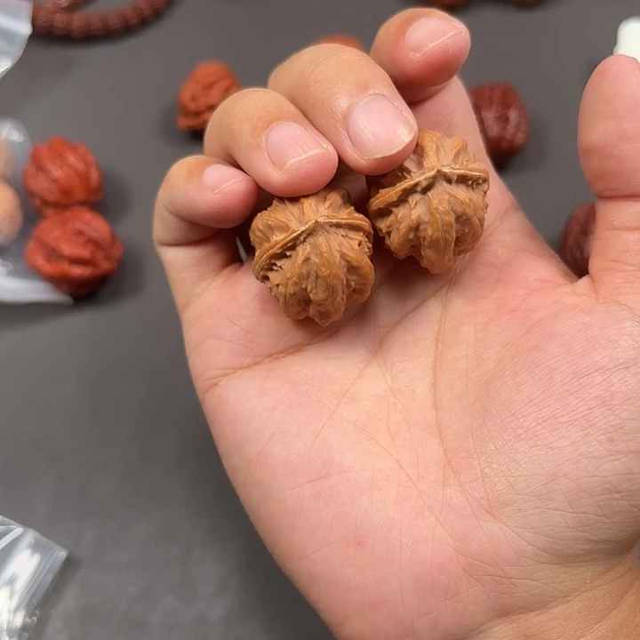 文玩核桃吊坠八楞大粗筋