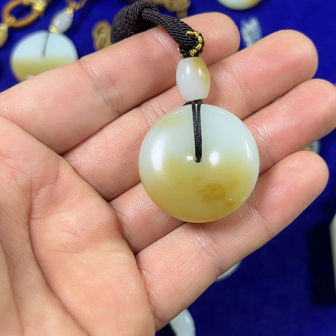 【闪购商品】颈饰未镶嵌和田玉