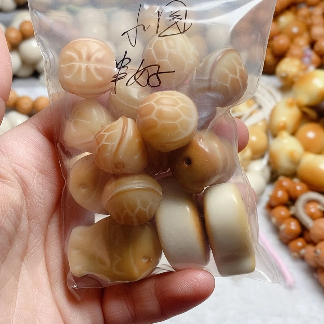 ****圆吊坠猴头核桃象牙果瑕疵款