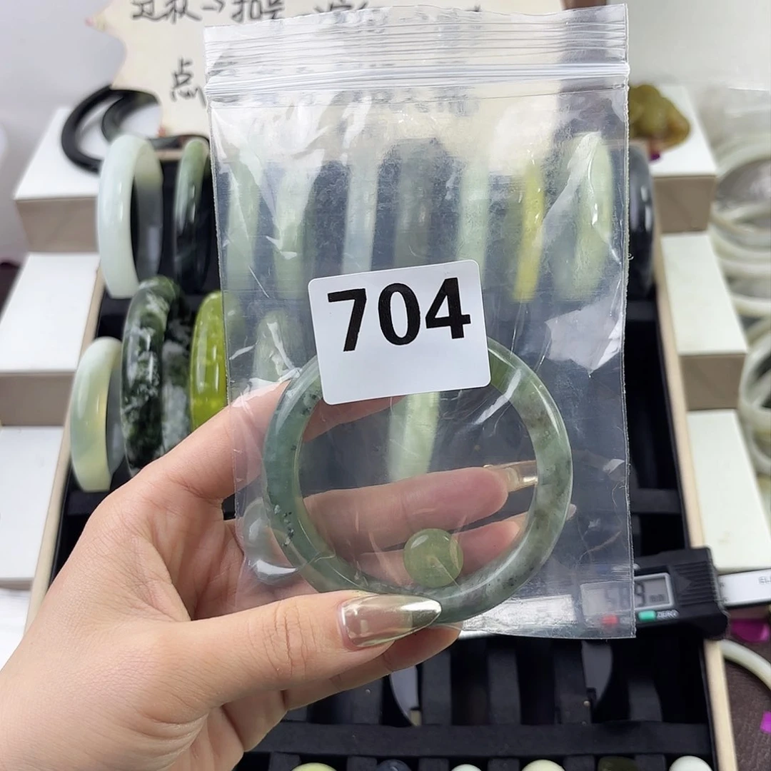 蛇纹石玉手镯未镶嵌老**菜