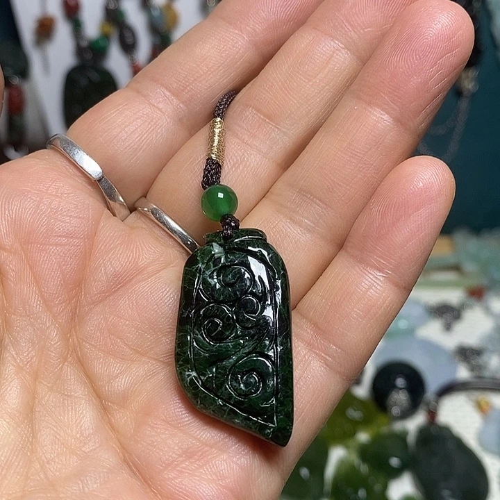 翡翠未镶嵌吊坠(赠链)