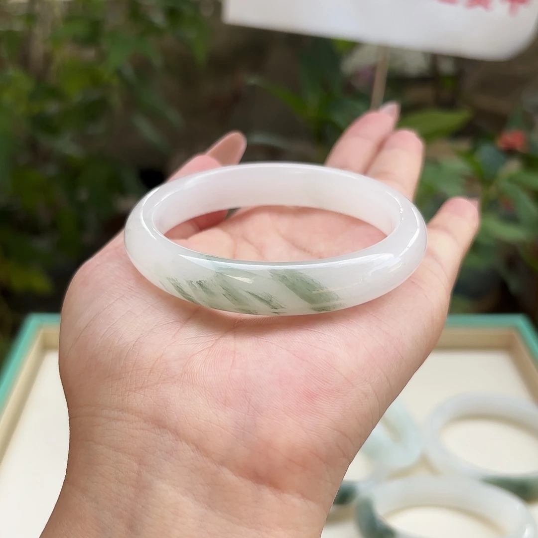 飘***生石英质玉手镯未镶嵌