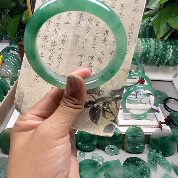 未镶嵌手镯石英质玉