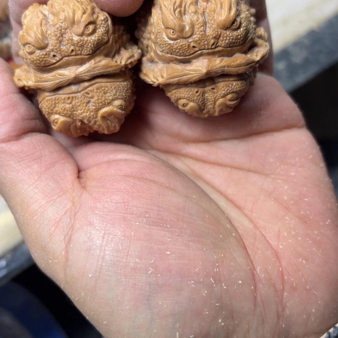 核桃雕刻金蟾42尺寸