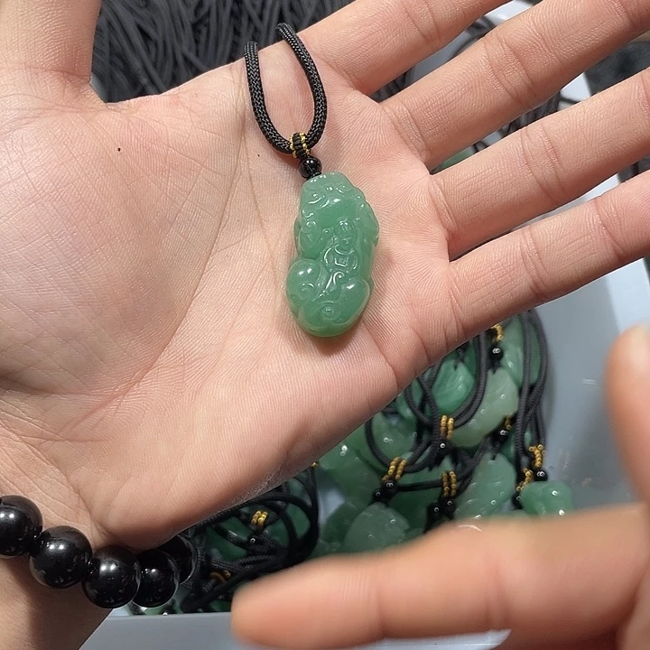 黑曜岩合金颈饰东陵玉