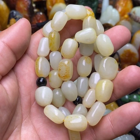 和田玉颈饰未镶嵌