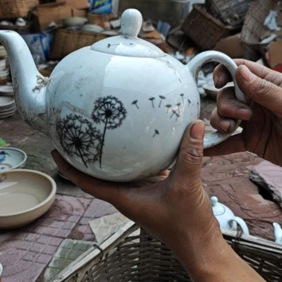 库存微瑕多孔茶壶一个