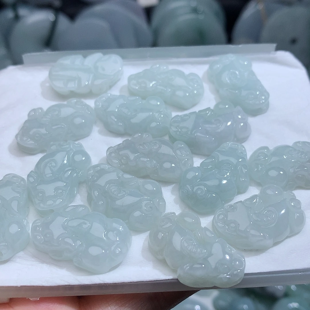 翡翠未镶嵌颈饰发1个