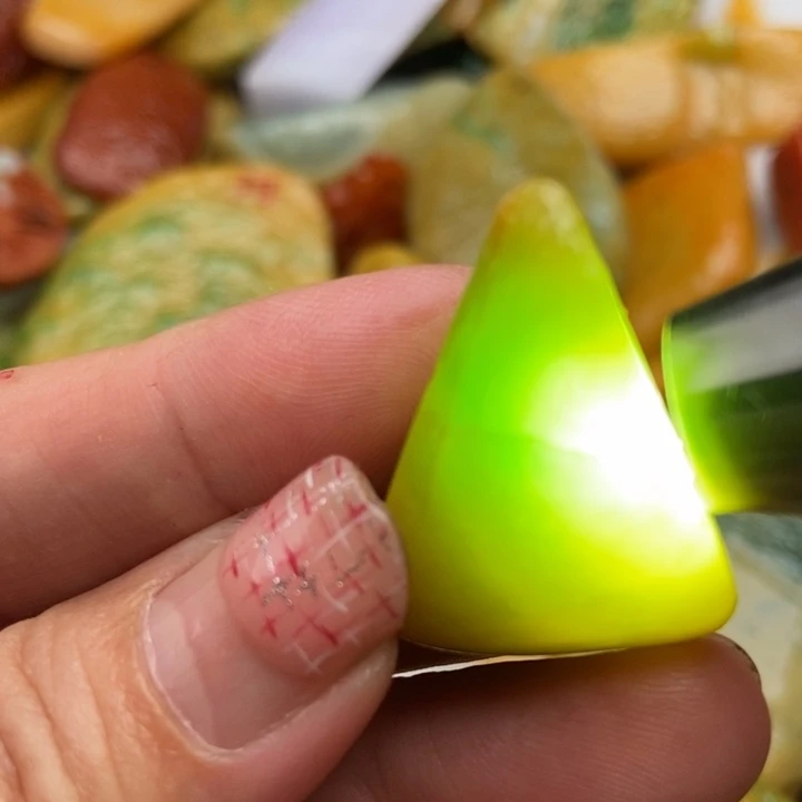 翡翠未镶嵌颈饰缅甸