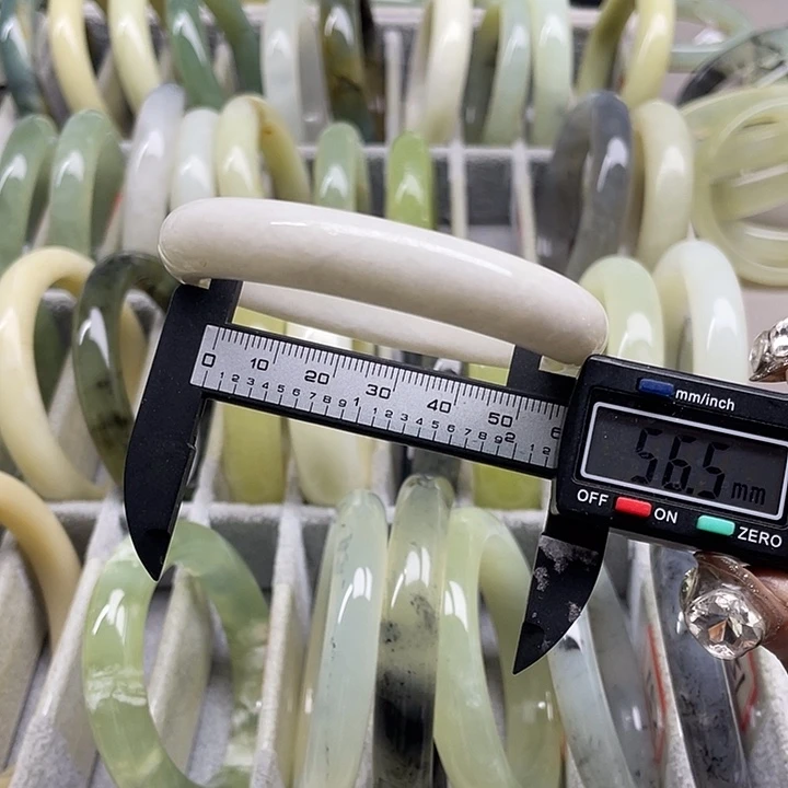 蛇纹石玉未镶嵌手镯157