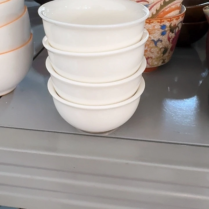主人杯一个,瓷。。品茗瓷