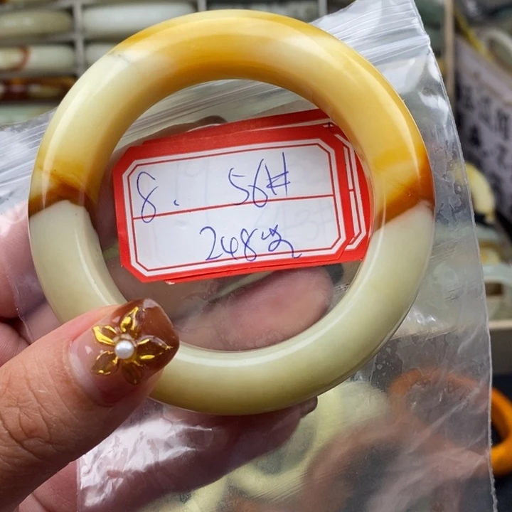 未镶嵌蛇纹石玉颈饰吴*姐