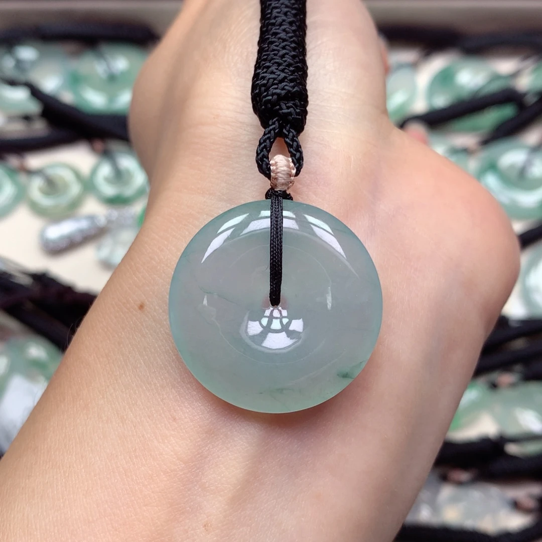 翡翠未镶嵌颈饰平安扣