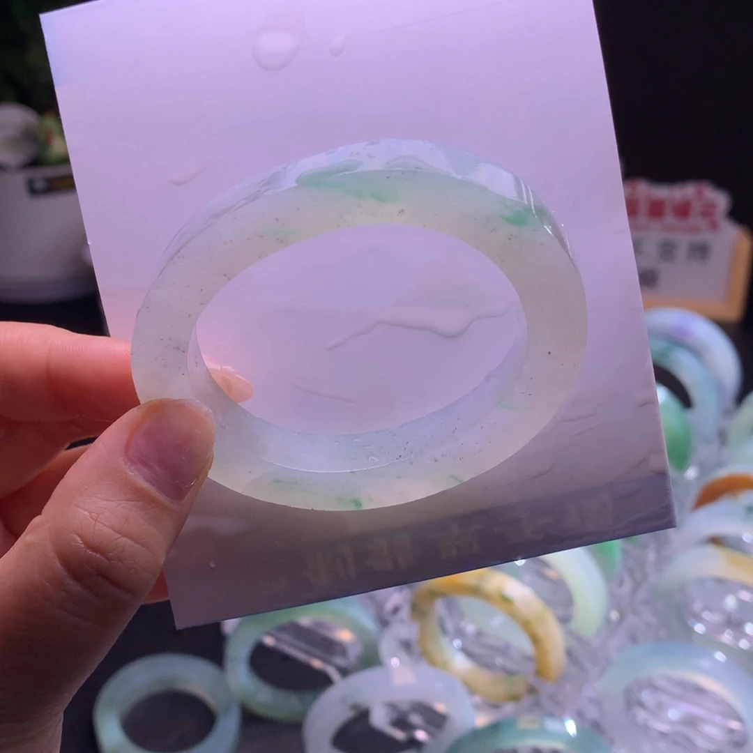 定制翡翠未镶嵌手镯