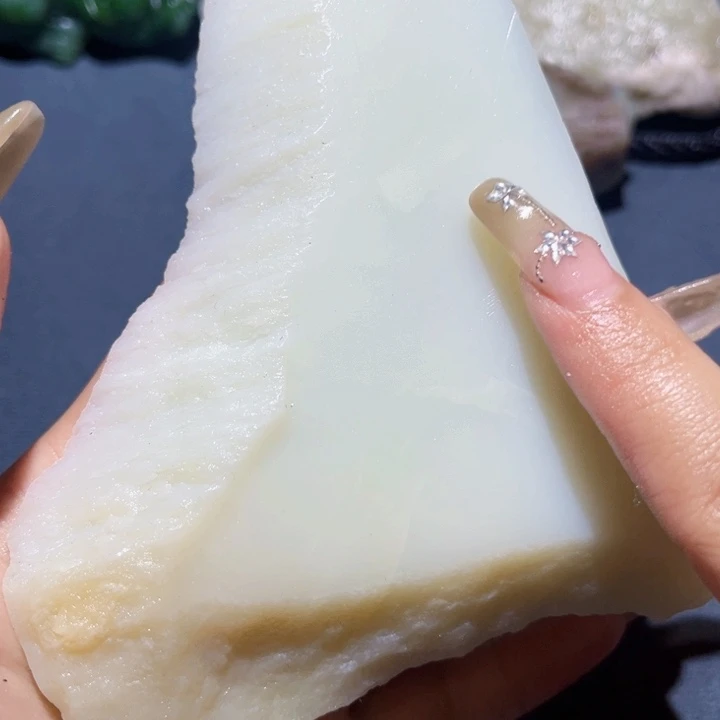 用***力和田玉（糖玉）未镶嵌珠宝奇石