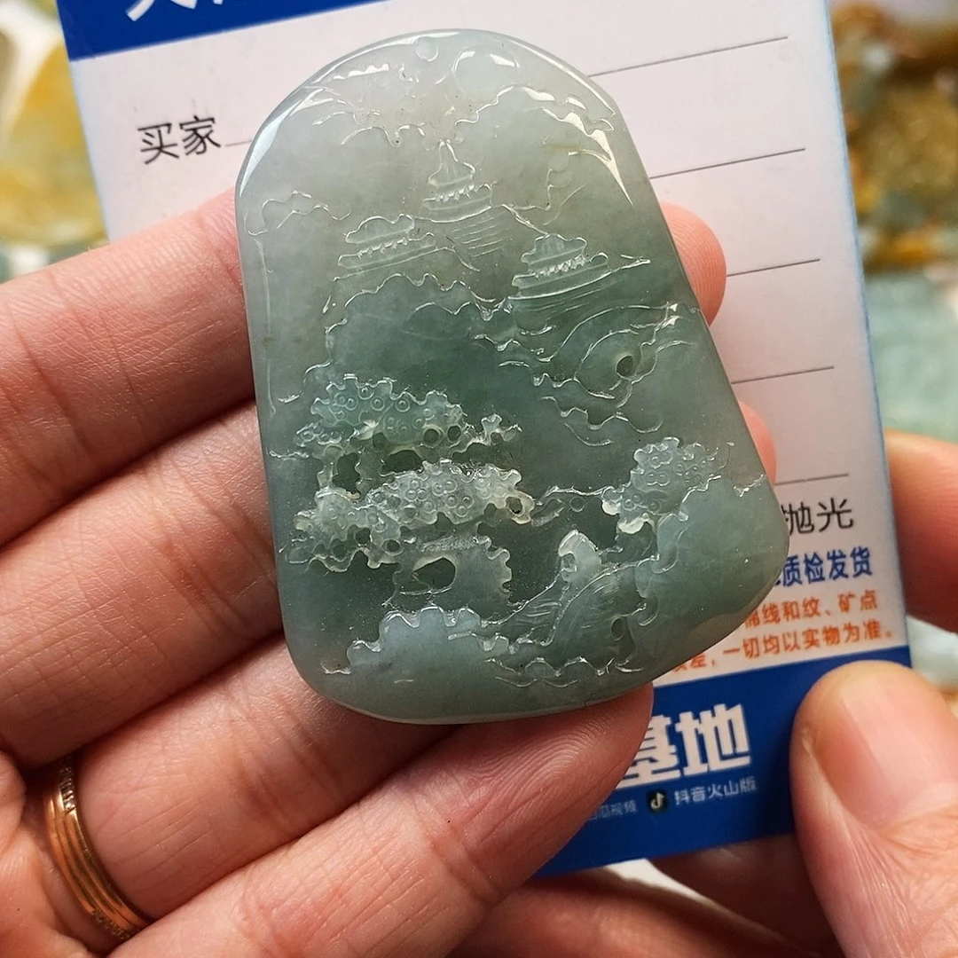 翡翠未镶嵌颈饰山水