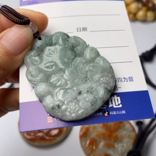 翡翠颈饰未镶嵌翡翠