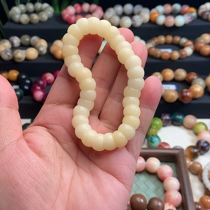 吊坠菩提根/象牙果玉化大肠