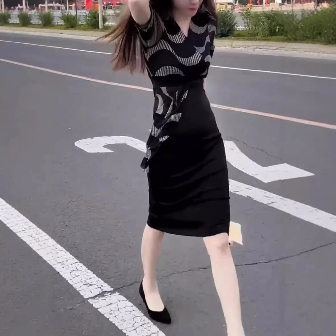 裙子大爱美依缘2025年新款设计感假两件连衣裙时尚V领拼接显瘦女