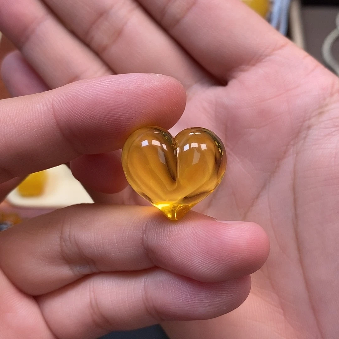 未镶嵌琥珀珠宝奇石意*?