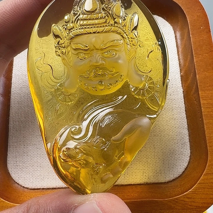 琥珀未镶嵌颈饰黄老师