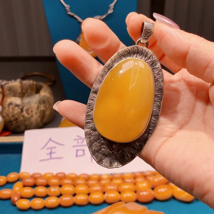 琥珀颈饰未镶嵌波兰设计款琥珀蜜蜡