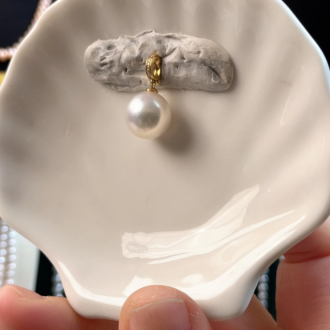 18K金镶嵌海水珍珠颈饰