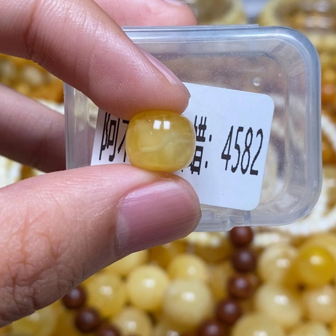 蜜蜡未镶嵌珠宝奇石4582
