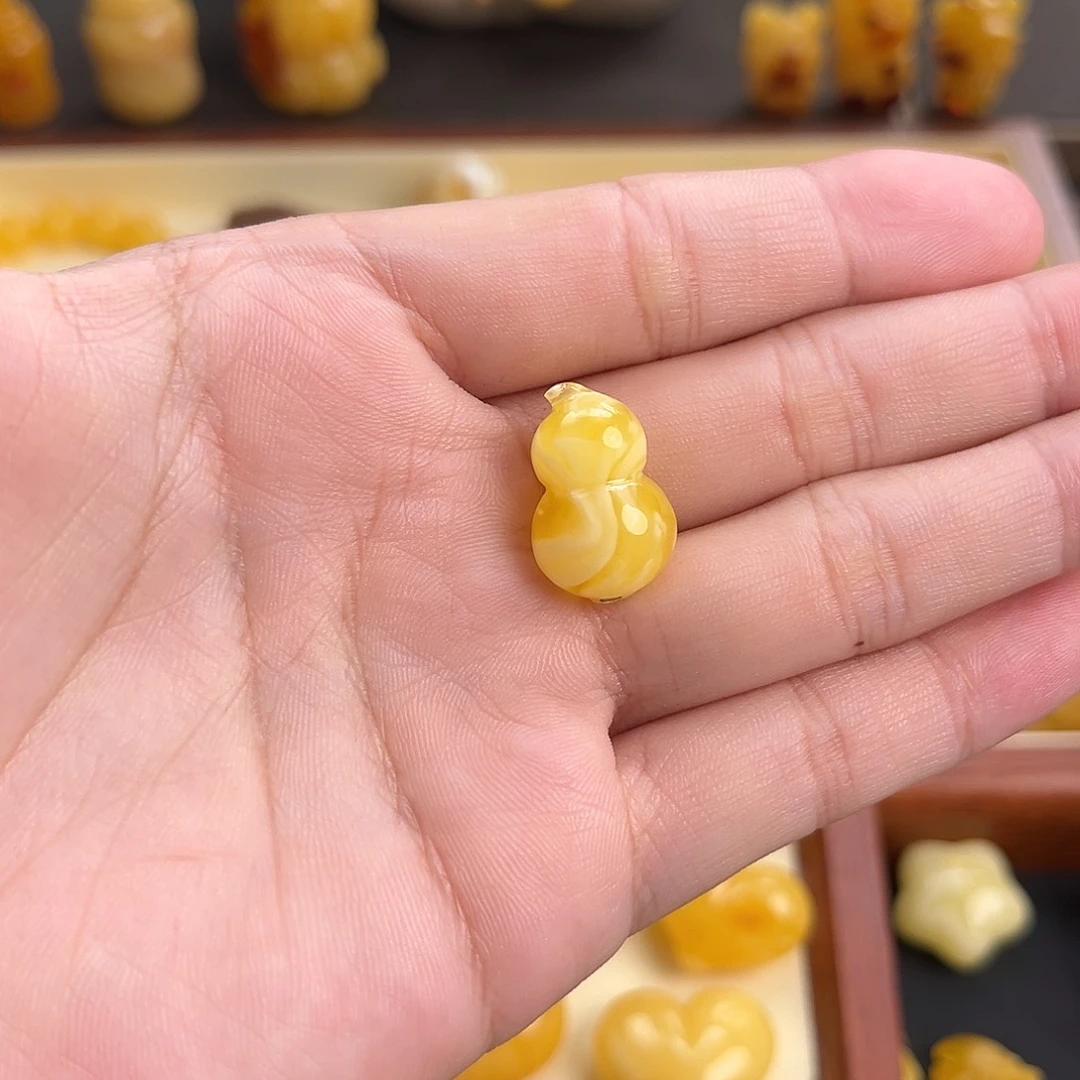 琥珀未镶嵌珠宝奇石