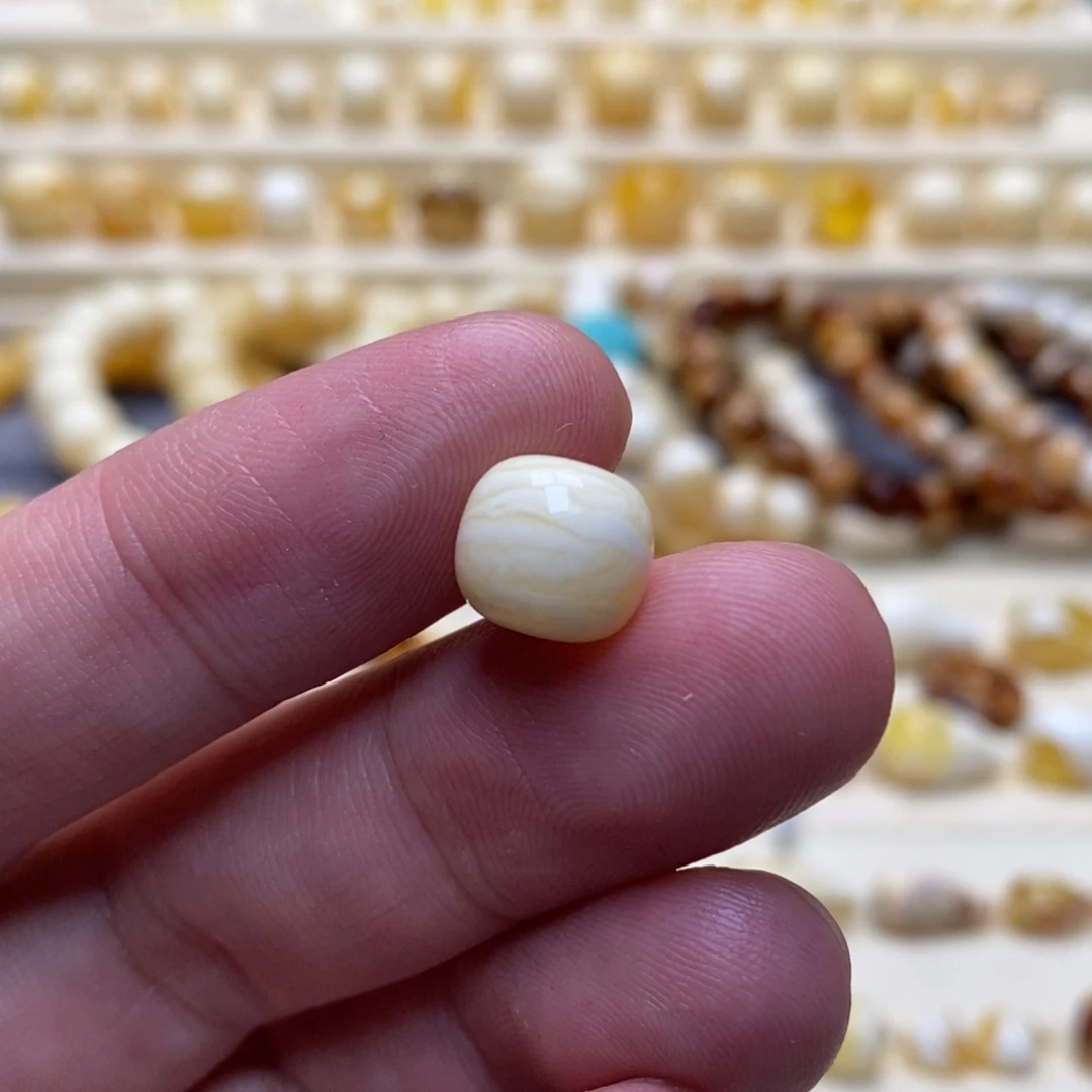 琥珀珠宝奇石未镶嵌忒***哈