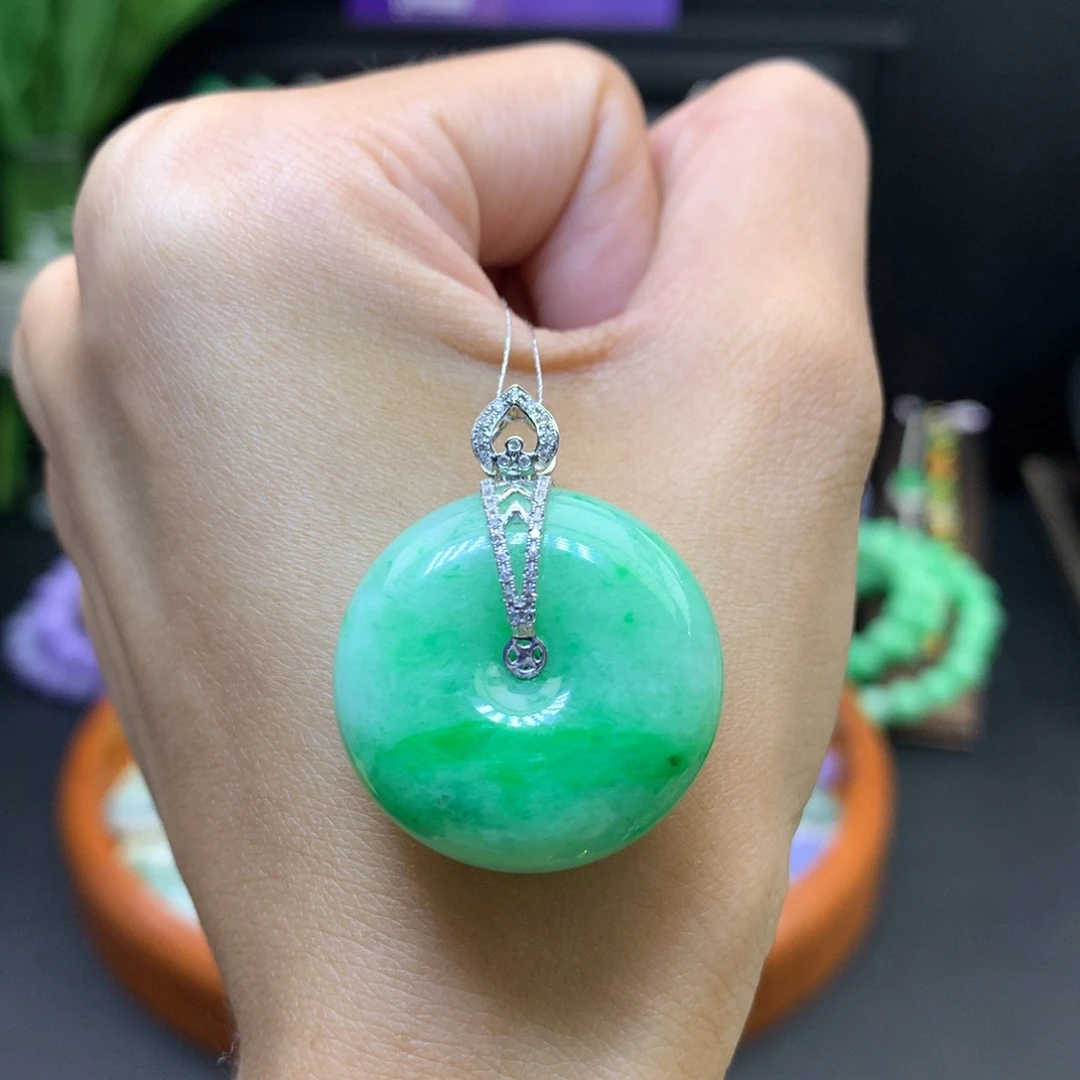 翡翠18K金镶嵌颈饰