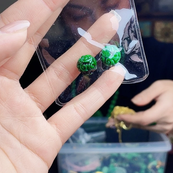 翡翠未镶嵌颈饰多样性